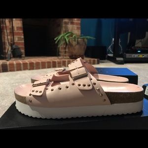 Women’s pink sandals